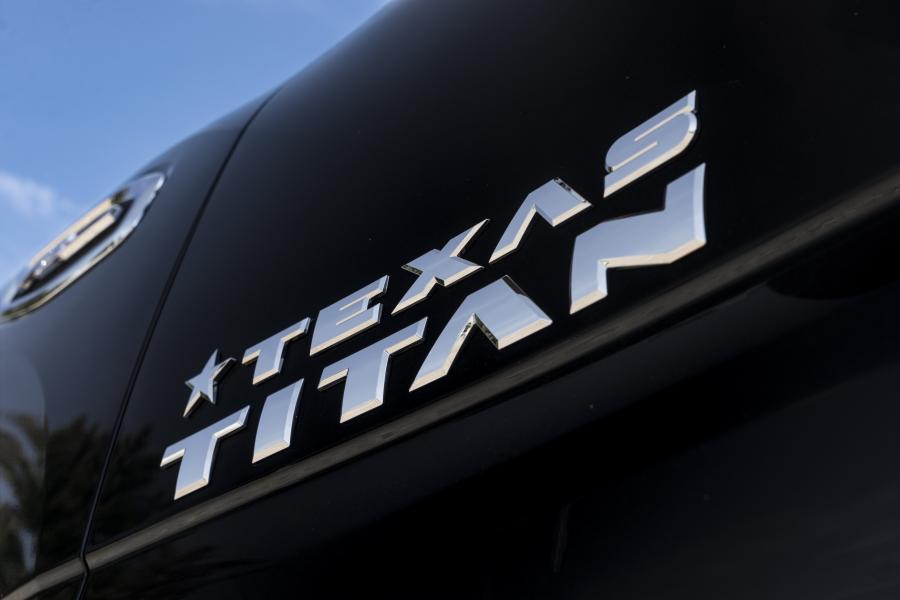 Логотип Nissan Texas Titan Crew Cab 2016 года  (фото 7 из 20)